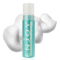 Enjoy Mousse Voluminizadora levanta la raíz para más volumen y cuerpo.