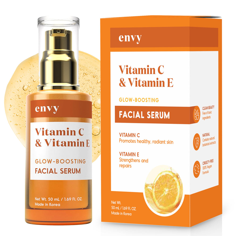 Envy Serum Vitamina C, botella vertiendo para aplicación suave y luminosa.