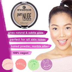 Essence Iluminador Puro Nude, acabado satinado horneado para textura sedosa.