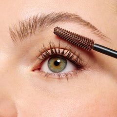 essence Lash Without Limits shade 01 Extra Black swatch for ultra-defined lashes.