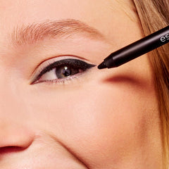 Essence Stay & Play Gel Eyeliner Black Raven waterproof test shows durability.