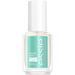 La essie-base-fortalecedora-con-biotina ofrece una base con biotina para uñas más resistentes.