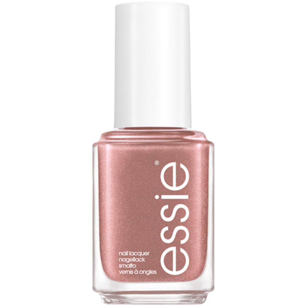 Essie Penny Talk, cobre metalizado, ofrece acabado brillante y duradero para estilos glamorosos.