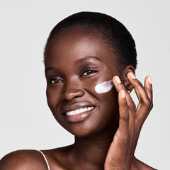 Estée Lauder NightWear Plus application in a night routine delivers hydration
