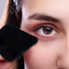 Evaouxiu triangle puff black handheld size for easy control.