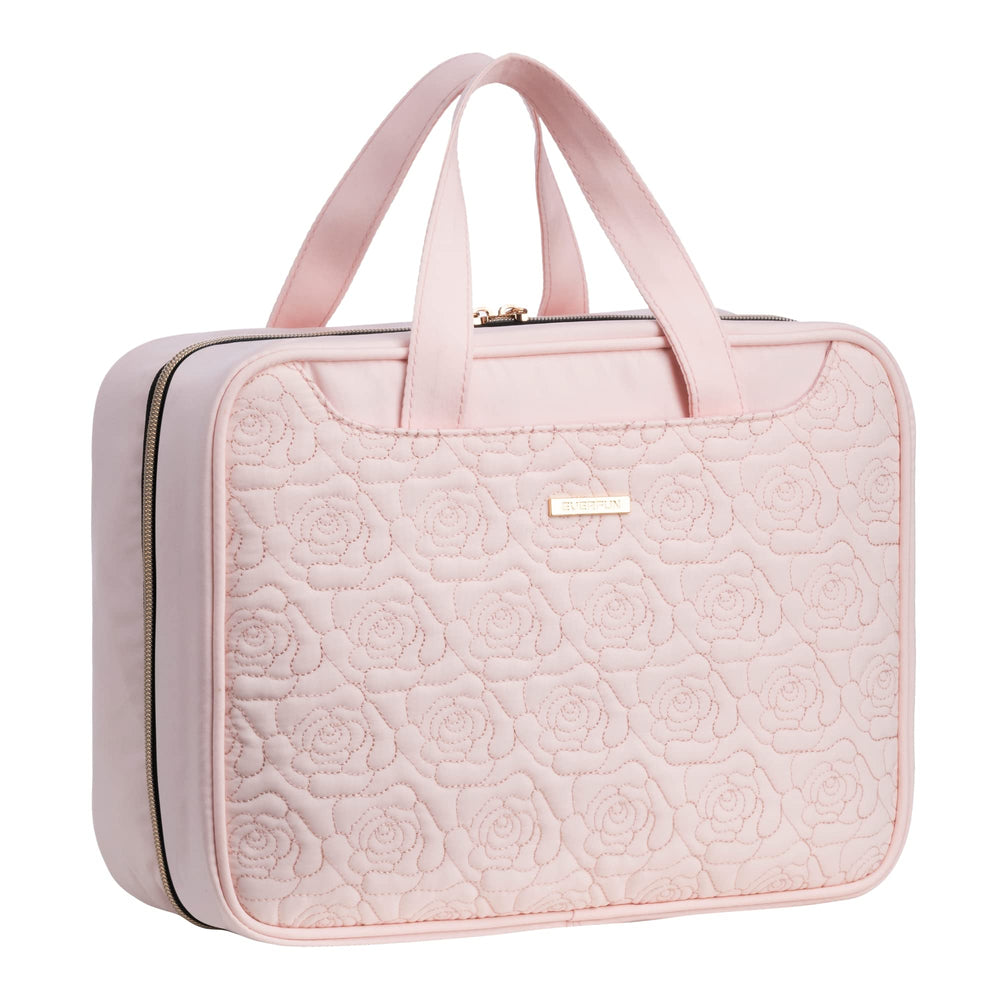 Everfun hanging toiletry bag front opening showcases easy access and organized space.