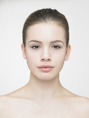 Eylure Naturals No. 031 adhesive included for fuss-free application.