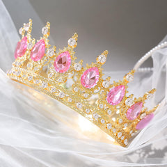 Feltent crown clip set keeps the headpiece secure with comfortable wear.