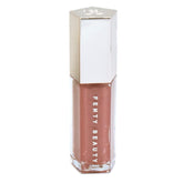 Fenty Beauty Gloss Bomb 02 Fussy, brillo labial en primer plano para acabado radiante.