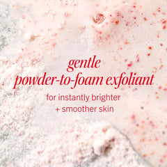 First Aid Beauty Exfoliante en polvo micro, textura en polvo que se transforma en espuma cremosa.
