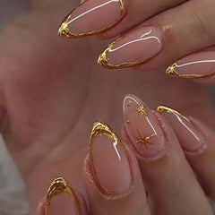 Foccna uñas pegables en almendra con línea dorada para un look elegante.