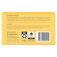 Freshwater Farm Australia barra corporal Lemon Myrtle Oil + Manuka Honey, hidratación suave tras el baño diario