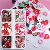 Furimuk brillantes para uñas con corazón, ideal para decoraciones temáticas.