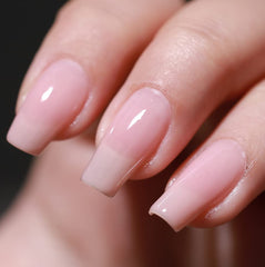 Botella de FZANEST Rose Nude, esmalte gel translúcido para un look natural.