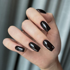 GAOY gel polish under UV light for fast cure and quick drying.