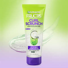 Rizos ligeramente húmedos listos para pellizcos con Garnier Fructis Style Curl Scrunch Gel