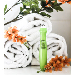 Garnier textura gel suave que refresca la piel debajo de los ojos.