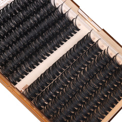 Geeneiya lash application tweezers help accurate cluster placement.