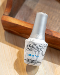 Gelish Top It Off ofrece una capa de protección duradera para uñas con acabado perfecto.