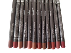 Delineadores marrón de Generic para labios y ojos con tono versátil.