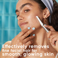 Gillette Venus Skin Defense Guard protecting skin during shaving.