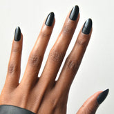Glamnetic Boba: uñas negras opacas almendra cortas para un look elegante