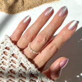Glamnetic Oyster uñas velvet perladas con acabado terciopelo, duraderas y elegantes para verano.