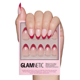 Glamnetic Rose Garden: uñas con punta francesa roja y acabado brillante.