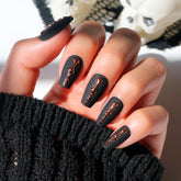 Glamnetic Rosy Remains uñas esqueleto mate en carbón, estilo gótico.