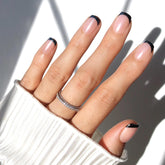 Glamnetic Squid Ink: uñas francesas negras, acabado brillante y duradero.