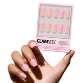 Glamnetic Uñas postizas Blush Dunes en exhibición, lista para estilos de verano.