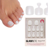 Glamnetic uñas postizas Hailey para dedo del pie con acabado perlado suave.