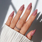 Glamnetic Mauve Wife uñas postizas en forma almendra mediana, look elegante