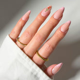 Glamnetic uñas presionadas Cereza Bow: puntas rosas estilo francés para un look diario.