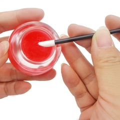 GoWorth travel-friendly lip brush kit fits in any cosmetic bag.