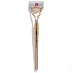 Ideal for natural lashes or extensions, creates a defined, fanned look.