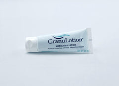 GranuLotion Loción Medicada, manos aplicando: uso puntual para áreas específicas.