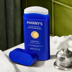 Aplicación suave de Harry's Solstice en barra para uso diario.