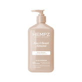 Loción Hempz Almendra Dulce KOA: botella en primer plano, hidratación suave para piel seca.