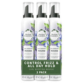Herbal Essences Curl Boosting Mousse en envase, definición suave de rizos para uso diario.