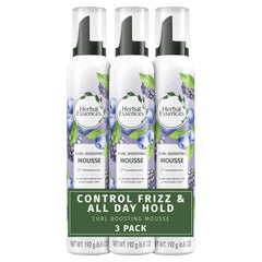 Herbal Essences Curl Boosting Mousse en envase, definición suave de rizos para uso diario.