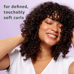 Protección de 24h contra el encrespamiento con Herbal Essences Curl Boosting Mousse.