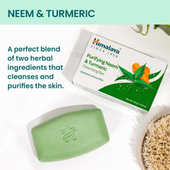 Barra Himalaya Neem y Curcuma, textura: espuma rica y suave al usar