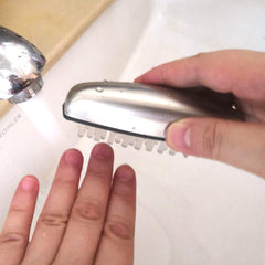 HONOMA ergonomic handle design for comfortable scrub sessions.