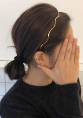 Huachi metal headbands for women in gold, close-up highlighting lightweight design