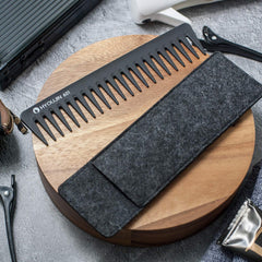 HYOUJIN 601 wide-tooth comb heat resistant up to 230°C protects styling sessions.