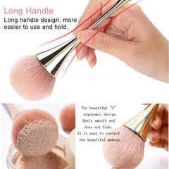 HYWWPFLAY brush head detail with large bristles for efficient powder removal