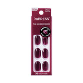 Uñas imPRESS Over You en vino, acabado corto oval, aspecto natural.