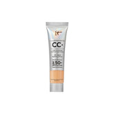 IT Cosmetics CC+ Cream Travel en bote compacto con SPF50 para protección solar en viajes.