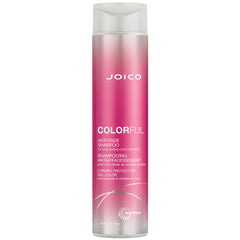 Joico Colorful Anti-Fade Shampoo: vertido suave desde la botella para iniciar el ritual de color